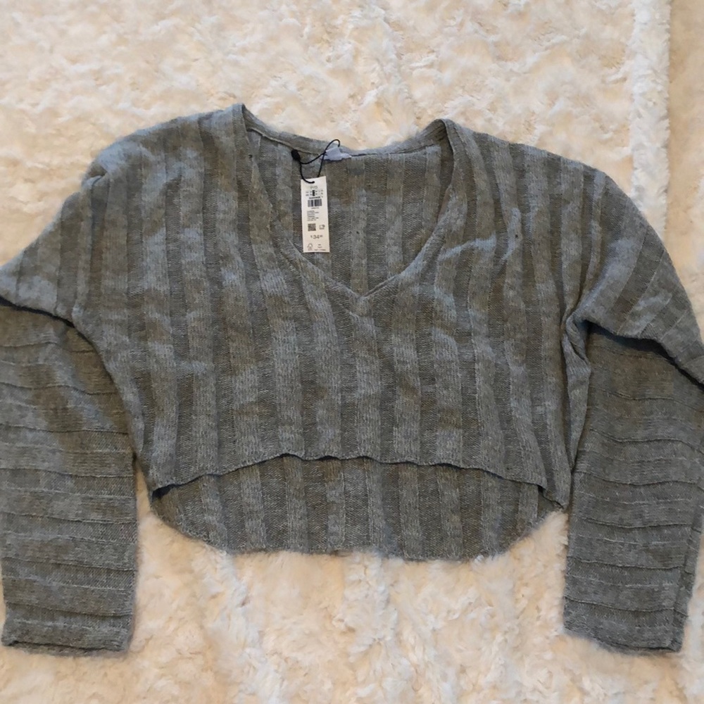 Cropped gray sweater